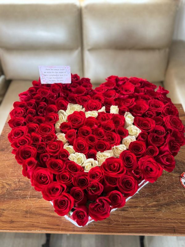 Corazón grande de rosas R118