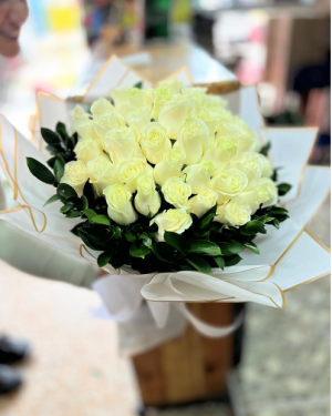 Bouquet de 30 rosas blancas en papel coreano R 130