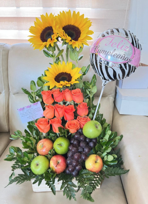 Arreglo girasoles, rosas, frutas y globo R 129